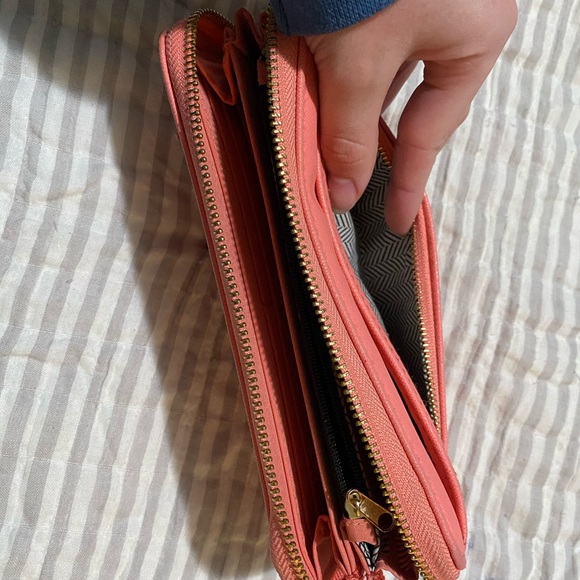 Pink Wallet - Picture 3 of 5
